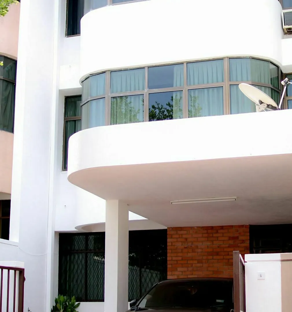 Sixteen Miami Batu Ferringhi George Town Szálloda